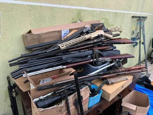 
          Imagem ilustrativa da imagem Polícia do Paraná prende ex-militar suspeito de negociar armas com traficantes do RJ
          