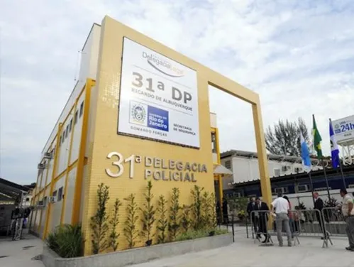 
          Imagem ilustrativa da imagem Polícia realiza nova fase da Operação Contenção no Rio; entre os alvos está irmão de vereador
          