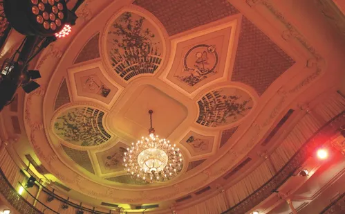 
          Imagem ilustrativa da imagem Por dentro do novo Teatro Carlos Gomes
          