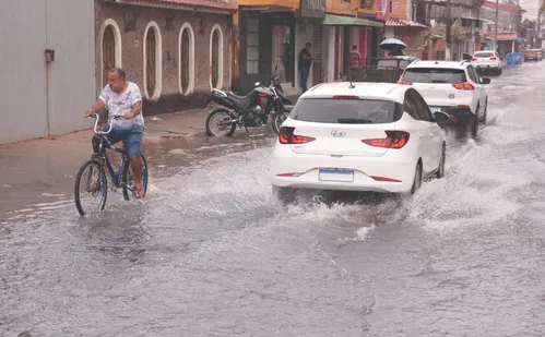 
          Imagem ilustrativa da imagem Por que está chovendo tanto no Espírito Santo? Especialistas explicam
          
