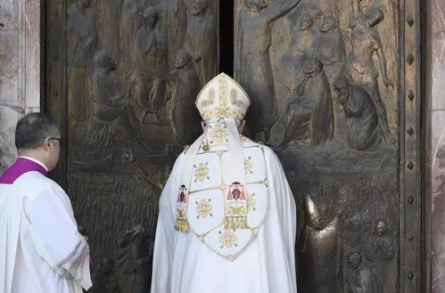 
          Imagem ilustrativa da imagem Por que multidão de fiéis tem se dirigido ao Santuário de Aparecida nos últimos dias do ano
          