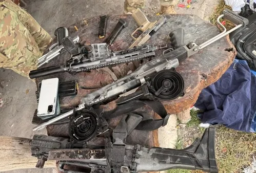 
          Imagem ilustrativa da imagem Praia em região turística na Bahia tem ação policial que termina em tiroteio e cinco mortos
          