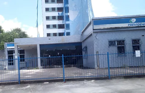
          Imagem ilustrativa da imagem Prédio do INSS ocupado no Recife será destinado a moradia popular
          