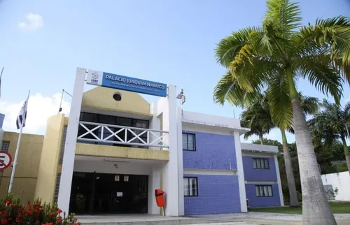 
          Imagem ilustrativa da imagem Prefeitura do Cabo quer antecipar reajuste salarial de servidores para janeiro
          