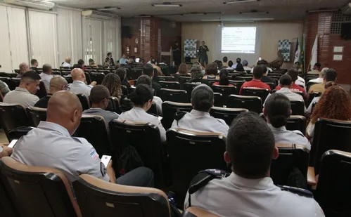 
          Imagem ilustrativa da imagem Preparação física e mental para agentes de segurança lidarem com risco e pressão
          