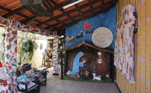 
          Imagem ilustrativa da imagem Presépios, luzes e cores encantam moradores
          