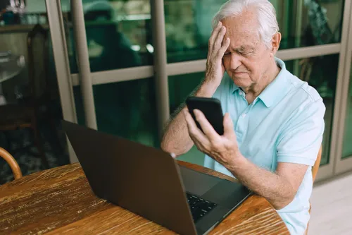 
          Imagem ilustrativa da imagem Procon Recife fará palestra para orientar idosos sobre fraudes e golpes digitais
          