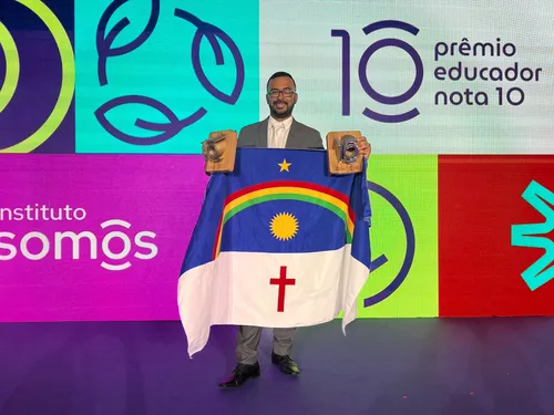 
          Imagem ilustrativa da imagem Professor de Pernambuco ganha Prêmio Educador Nota 10 e é eleito Educador do Ano
          