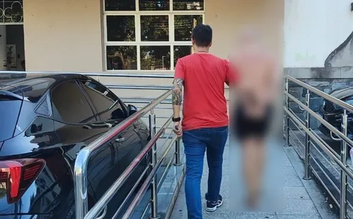 
          Imagem ilustrativa da imagem Professor é preso suspeito aliciar alunos e abusar de crianças no ES
          