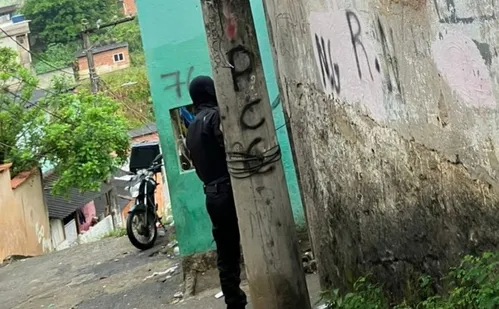 
          Imagem ilustrativa da imagem 'Progresso Complexo': operação mira aliança entre facções rivais do PCV no ES
          