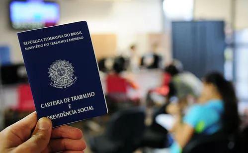 
          Imagem ilustrativa da imagem Casagrande diz que projeto da nova BR-262 está pronto
          