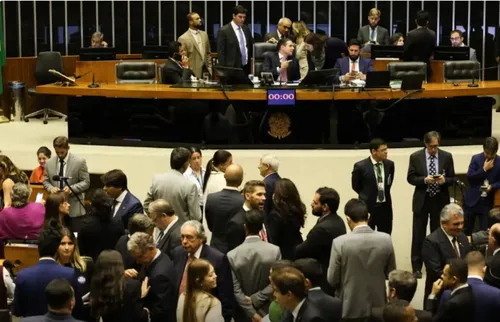 
          Imagem ilustrativa da imagem Projeto que dificulta aborto de criança estuprada divide votos da bancada de PE
          