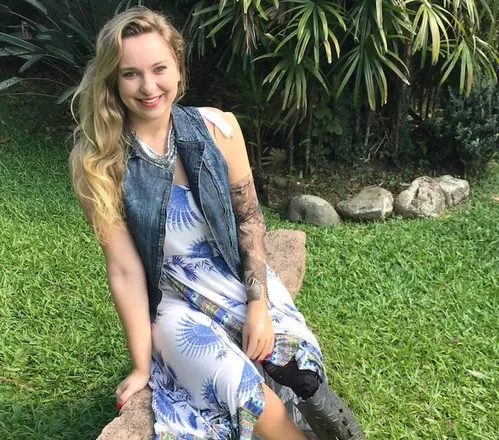 
          Imagem ilustrativa da imagem Quem é a brasileira indenizada pelos EUA após perder braço e perna em atropelamento no metrô de NY
          