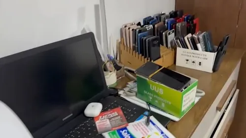 
          Imagem ilustrativa da imagem Quem é o homem que dava ‘curso’ de debloqueio de celulares roubados e tinha ‘clientes’ pelo País
          