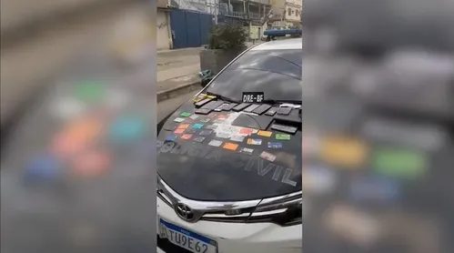 
          Imagem ilustrativa da imagem Quem é o homem que dava ‘curso’ de debloqueio de celulares roubados e tinha ‘clientes’ pelo País
          