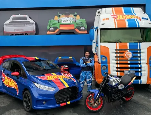 
          Imagem ilustrativa da imagem Quem era o piloto que morreu durante acrobacias de moto no Beto Carrero World em SC
          