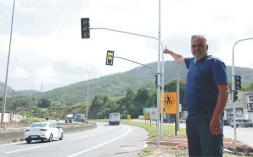 
          Imagem ilustrativa da imagem Radares na BR-101, em Viana, começam a ser instalados
          
