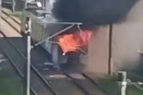 
          Imagem ilustrativa da imagem Ramal Camaragibe do Metrô do Recife volta a operar após cinco dias paralisado
          
