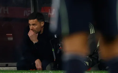 
          Imagem ilustrativa da imagem Real Madrid demite Xabi Alonso e anuncia técnico do time B
          