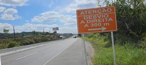 
          Imagem ilustrativa da imagem Recuperação de placas de concreto causa desvio em trecho da BR-232
          