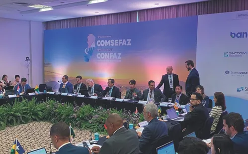 
          Imagem ilustrativa da imagem Reforma tributária: empresários têm até 2027 para adaptar nota fiscal
          