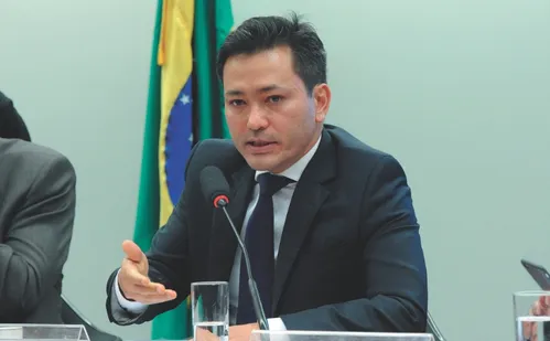 
          Imagem ilustrativa da imagem Reforma tributária: empresários têm até 2027 para adaptar nota fiscal
          