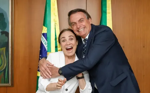 
          Imagem ilustrativa da imagem Regina Duarte diz que sonha com possível candidatura de Flávio Bolsonaro
          