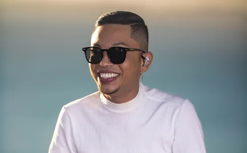 
          Imagem ilustrativa da imagem Rei da Seresta hoje na praia de Camburi
          