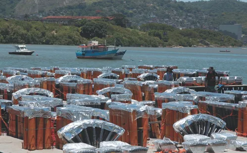 
          Imagem ilustrativa da imagem Réveillon 2026: shows pirotécnicos de até 20 minutos marcam a virada no ES
          