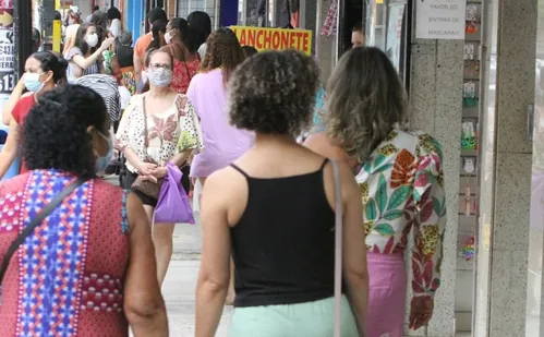 
          Imagem ilustrativa da imagem Réveillon: Supermercados e lojas fecham mais cedo nesta quarta-feira
          