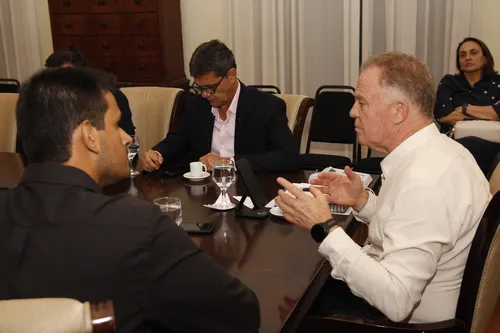 
          Imagem ilustrativa da imagem "Ricardo é quem nos dá segurança", afirma Casagrande
          