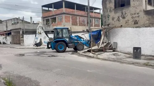 
          Imagem ilustrativa da imagem Rio começa remover 13 mil barricadas e Castro ameaça: ‘Se voltar, vai receber visitinha do Bope’
          