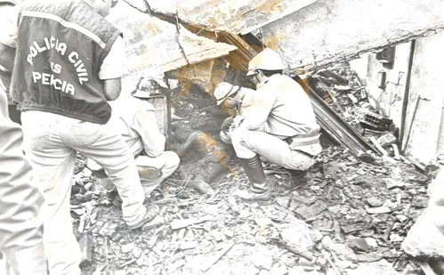 
          Imagem ilustrativa da imagem Romero Mendonça fez cobertura fotográfica do incêndio na Vila Rubim em 1994
          