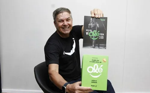 
          Imagem ilustrativa da imagem Rossini Macedo brilha com “humortivacional” em seu livro
          