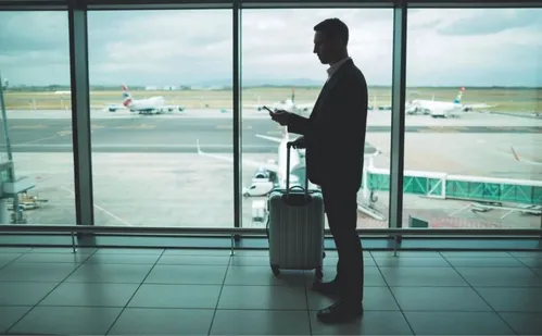 
          Imagem ilustrativa da imagem STF paralisa 8.723 processos de passageiros contra empresas aéreas
          