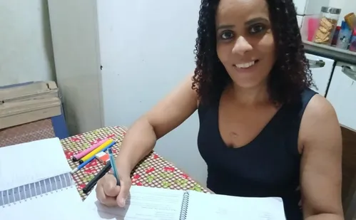 
          Imagem ilustrativa da imagem Saiba como se inscrever para disputar uma das 25 mil vagas para fazer supletivo
          