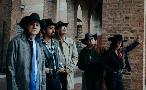 
          Imagem ilustrativa da imagem Samba e axé de graça neste sábado
          