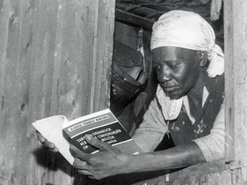 
          Imagem ilustrativa da imagem Sambas do Rio homenageiam até Lula e não arrebatam
          