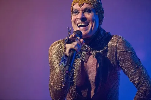 
          Imagem ilustrativa da imagem Sambas do Rio homenageiam até Lula e não arrebatam
          