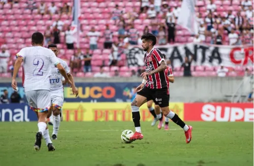 
          Imagem ilustrativa da imagem Santa Cruz vence o Vitória-PE e assume a liderança provisória do Pernambucano
          