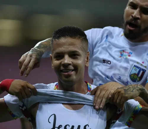 
          Imagem ilustrativa da imagem Santa Cruz x Vitória-PE: informações, escalações e arbitragem
          