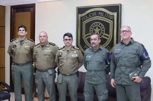 
          Imagem ilustrativa da imagem Sargento da Polícia Militar é punido com três dias de detenção por tamanho do seu bigode
          