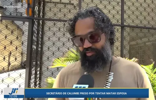 
          Imagem ilustrativa da imagem Secretário é preso por tentar matar esposa e vizinho denuncia falhas no atendimento
          