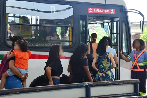 
          Imagem ilustrativa da imagem Segunda-feira com greve no metrô. Veja como será o reforço nas linhas de ônibus
          