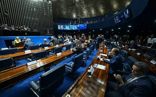 
          Imagem ilustrativa da imagem Senado aprova redução de penas que beneficia Bolsonaro, e Lula deve vetar
          