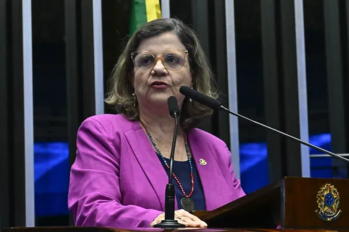 
          Imagem ilustrativa da imagem Senadora Teresa Leitão sofre queda no plenário do Senado e é socorrida
          