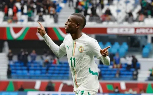 
          Imagem ilustrativa da imagem Senegal busca confirmar favoritismo contra Mali
          