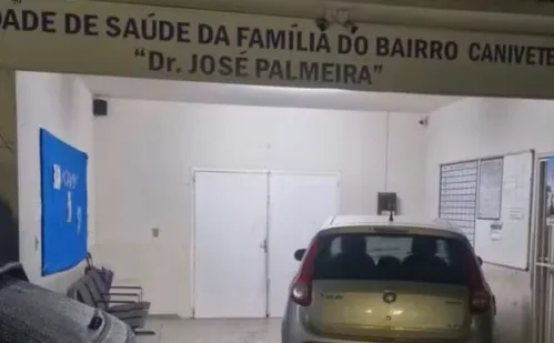
          Imagem ilustrativa da imagem Servidor público é baleado e posto de saúde invadido durante fuga de assaltante
          
