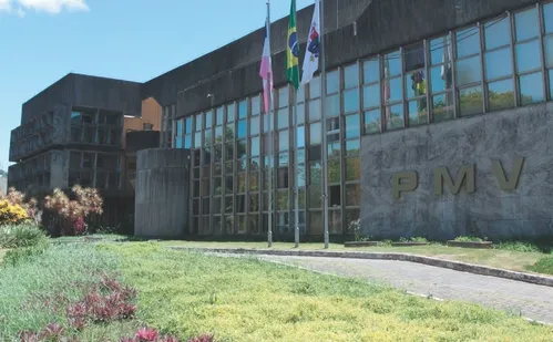 
          Imagem ilustrativa da imagem Servidores de Vitória vão receber 13º em parcela única em novembro
          