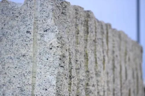 
          Imagem ilustrativa da imagem Setor de rochas quer que os EUA revejam taxas sobre mármore, granito e pedra sabão
          